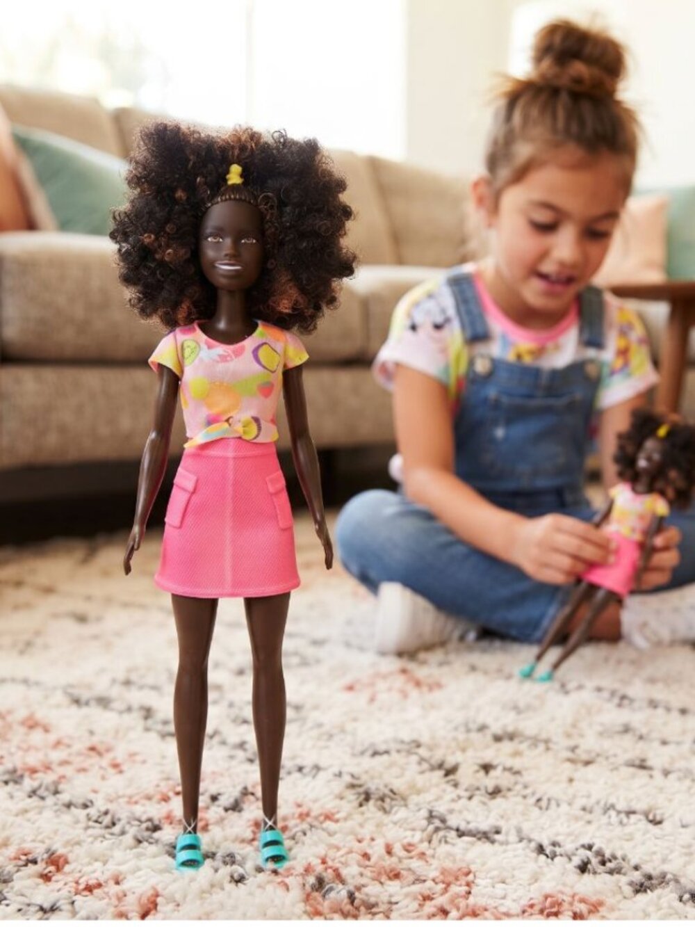 2021 Barbie Life in the City Cafe Doll Curly Hair Citrus Top Pink Skirt Shoes